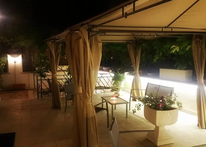 Garden House - Luxury Guest House - Self Check-In Only